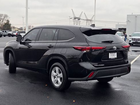 Used 2024 Toyota Highlander LE image 15