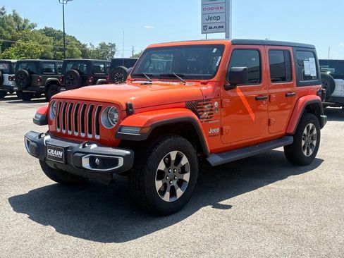 Used 2018 Jeep Wrangler Unlimited Sahara AWD/4WD image 3