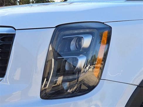 Used 2022 Kia Telluride EX w/ EX Premium Package image 4