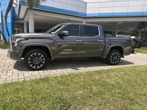 Used 2025 Toyota Tundra Limited AWD/4WD image 31
