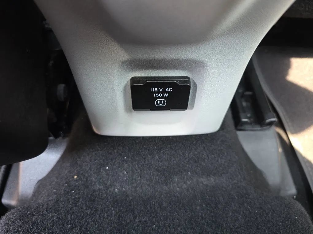 Used 2018 Jeep Renegade Limited w/ UConnect 8.4 Nav Group FWD image 44