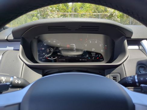 New 2025 Land Rover Discovery Dynamic SE image 32