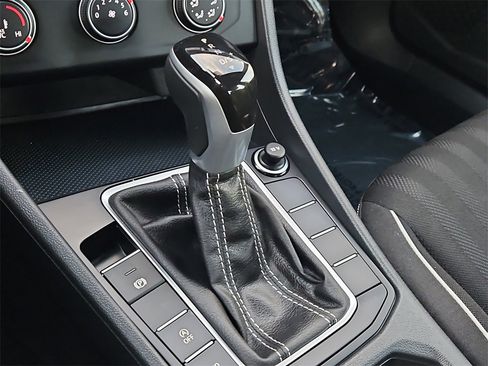 Certified 2024 Volkswagen Jetta Sport image 23