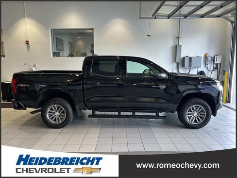 Certified 2024 Chevrolet Colorado LT w/ LT Convenience Package II AWD/4WD image 2