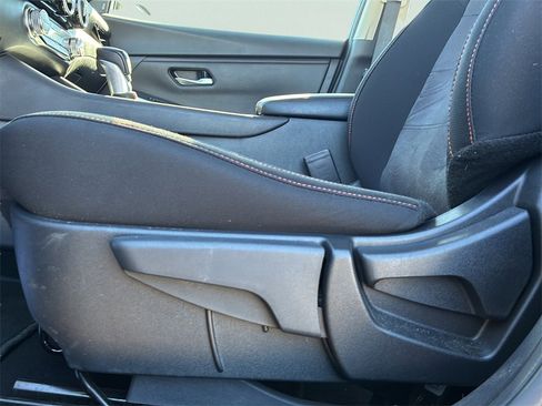 Used 2025 Nissan Sentra SR image 28