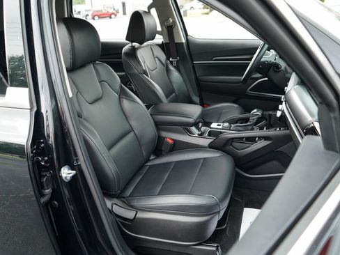 Used 2025 Kia Telluride S FWD image 13