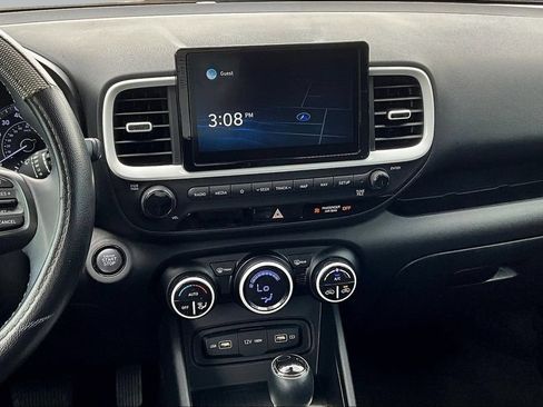 Used 2022 Hyundai Venue Limited FWD image 10