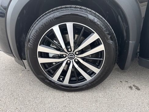 Certified 2025 Nissan Pathfinder Platinum image 31