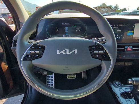 Used 2023 Kia Niro EX Touring image 17