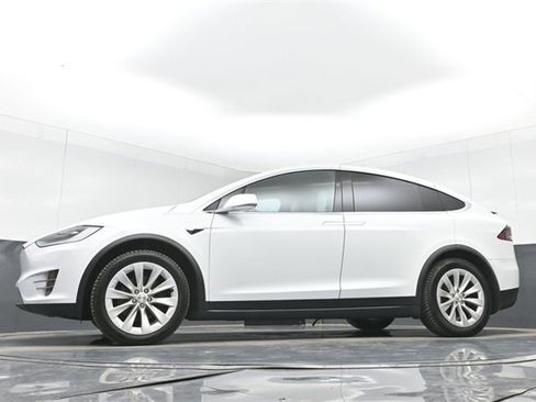 Used 2017 Tesla Model X 75D image 45