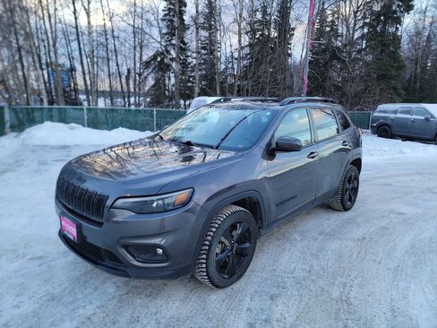 Used 2019 Jeep Cherokee Latitude Plus image 1