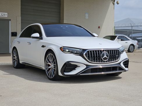 Used 2025 Mercedes-Benz E 53 AMG e 4MATIC Sedan image 3