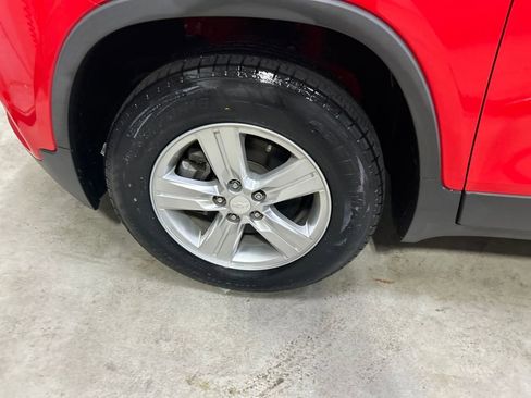 Used 2018 Chevrolet Trax LT w/ LT Convenience Package image 14