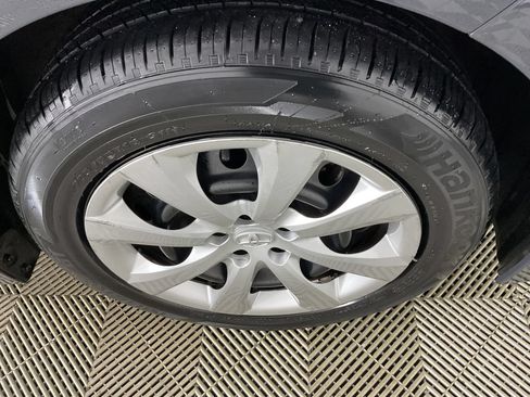 Used 2025 Toyota Corolla LE FWD image 11