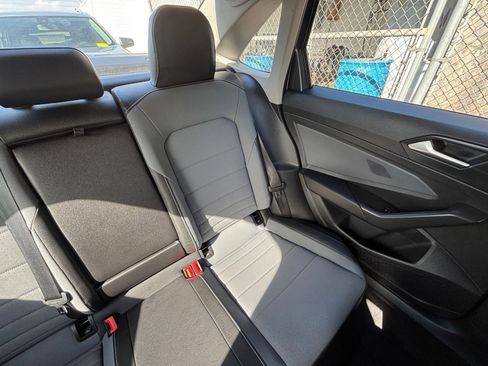 Used 2025 Volkswagen Jetta SE image 37