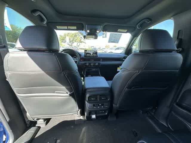 Used 2025 Honda Pilot TrailSport image 19