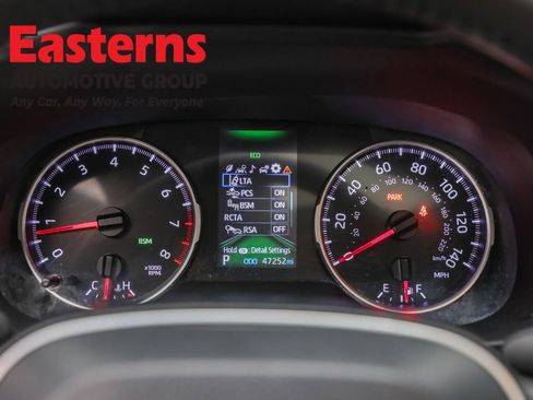 Used 2021 Toyota RAV4 XLE w/ Convenience Package image 18