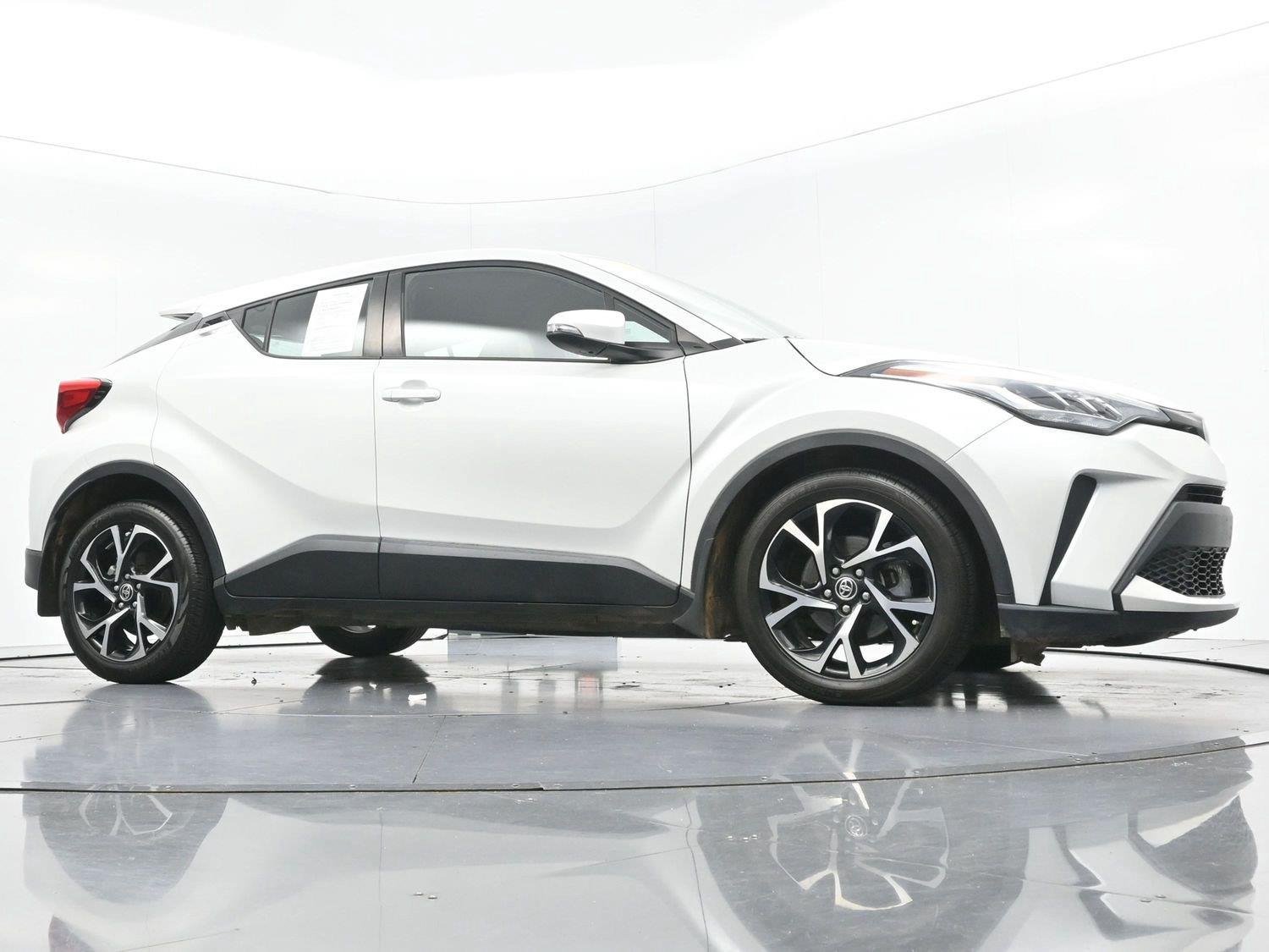 Used 2022 Toyota C-HR XLE FWD image 40
