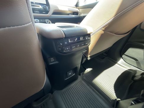Used 2024 Toyota Grand Highlander AWD image 19