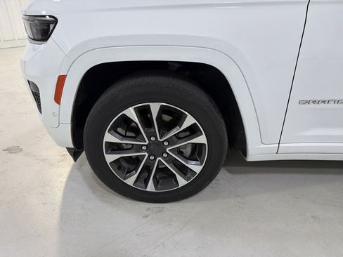 Used 2023 Jeep Grand Cherokee L Overland w/ Rear Seat Video Group I image 12