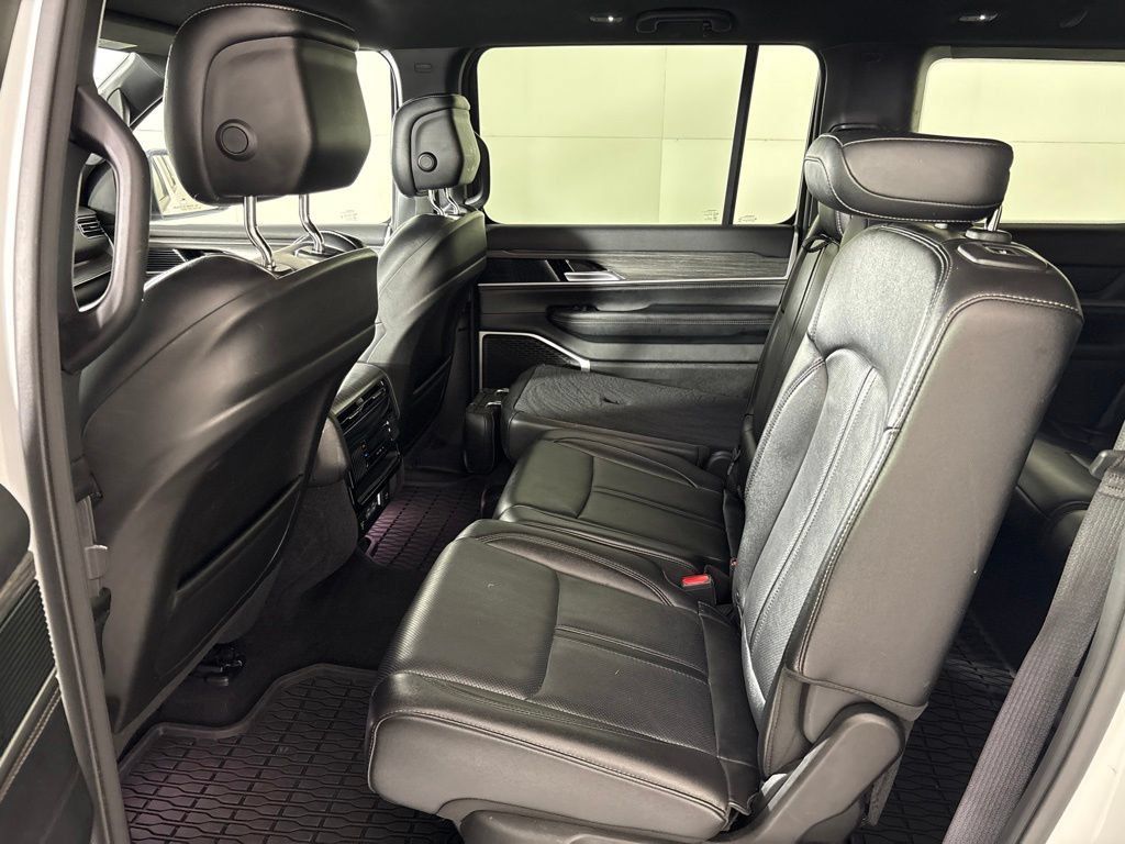 Used 2024 Jeep Wagoneer Series II w/ Flexible Seating Group RWD image 33