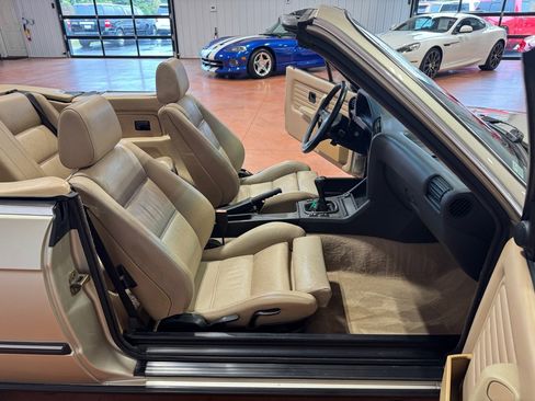 Used 1990 BMW 325i Convertible image 24