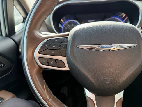 Used 2018 Chrysler Pacifica Limited FWD image 12