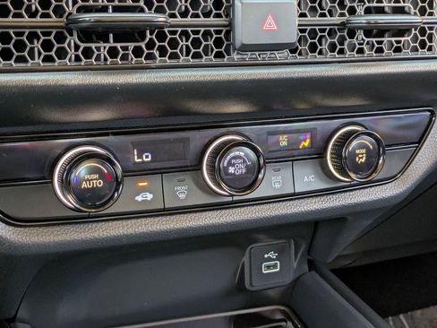 Used 2025 Honda HR-V LX image 17