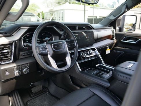 Used 2026 GMC Sierra 3500 Denali w/ Denali Reserve Package image 2