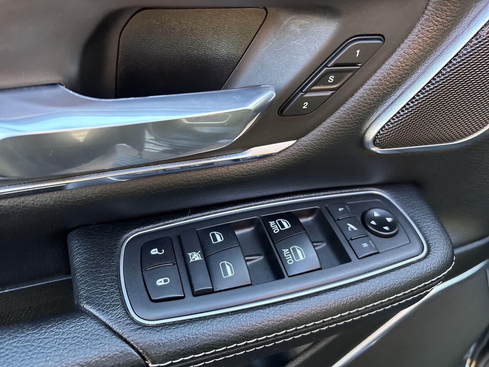 Used 2019 RAM 1500 Laramie AWD/4WD image 9