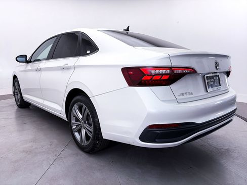Used 2023 Volkswagen Jetta SE w/ Panoramic Sunroof Package FWD image 12