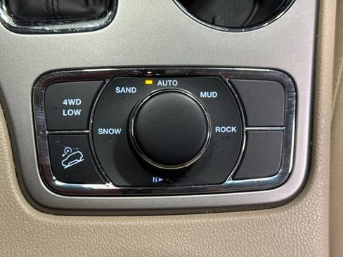Used 2019 Jeep Grand Cherokee Laredo AWD/4WD image 20