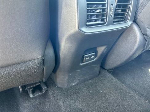 Used 2025 Toyota RAV4 XLE AWD/4WD image 11