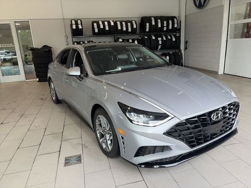 Used 2023 Hyundai Sonata SEL w/ Convenience Package FWD image 3