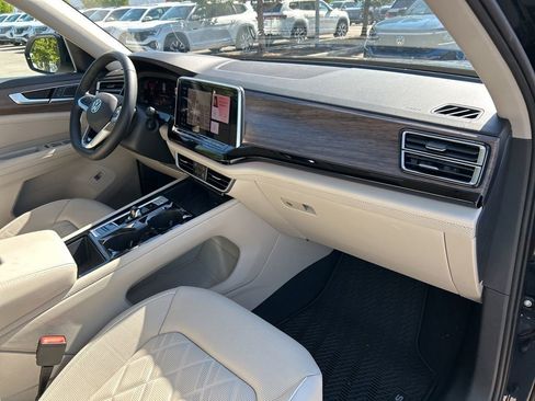 Used 2025 Volkswagen Atlas SEL Premium R-Line image 46