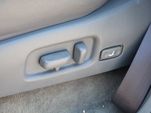 Used 2001 Toyota Land Cruiser AWD/4WD image 29
