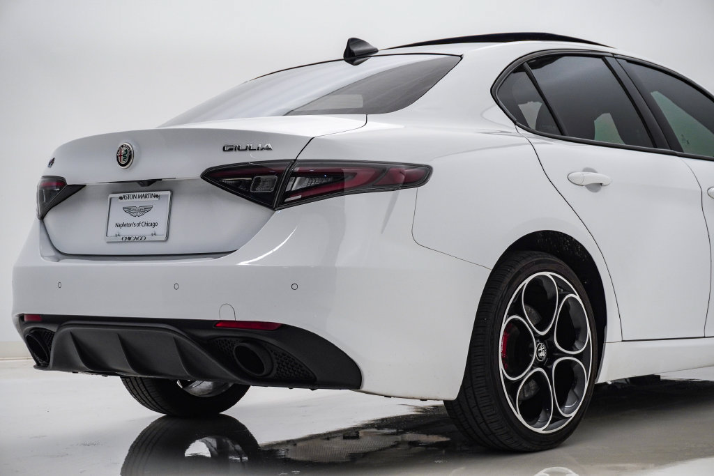 Used 2024 Alfa Romeo Giulia Veloce AWD/4WD image 11