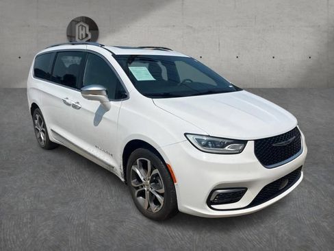 Used 2022 Chrysler Pacifica Pinnacle AWD/4WD image 3