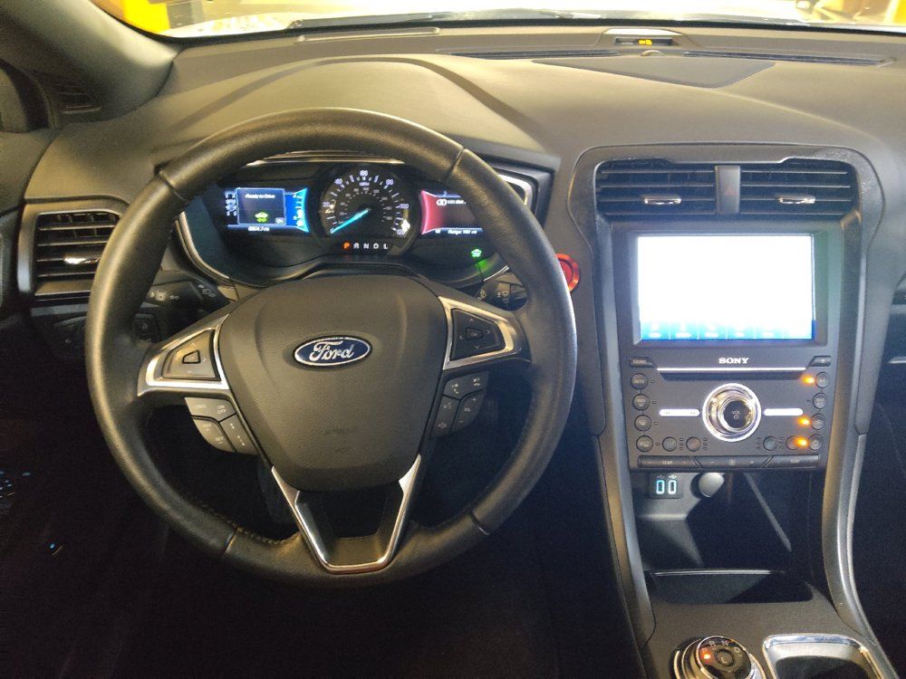 Used 2020 Ford Fusion Energi Titanium FWD image 22