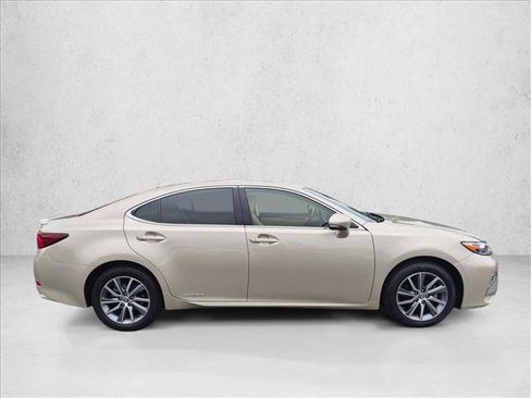 Used 2018 Lexus ES 300h w/ Navigation Package FWD image 4