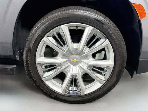 Used 2021 Chevrolet Tahoe High Country w/ Premium Package RWD image 32