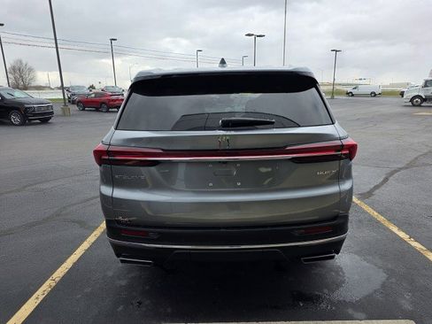 Used 2025 Buick Enclave Preferred image 3