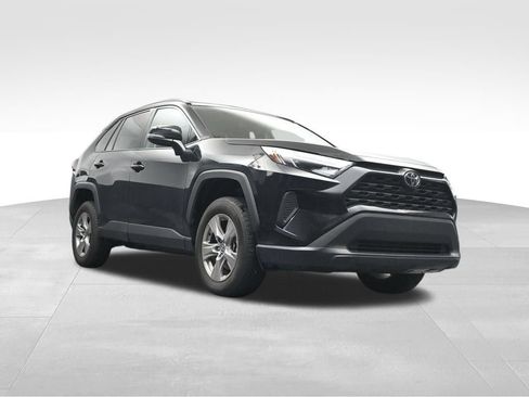Used 2025 Toyota RAV4 XLE FWD image 15