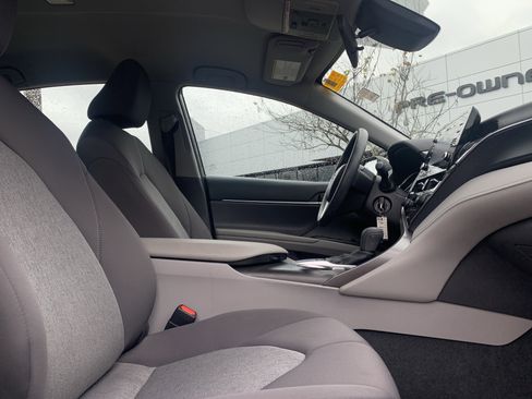 Used 2022 Toyota Camry LE image 35