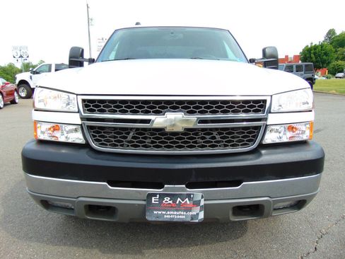 Used 2005 Chevrolet Silverado 2500 LS w/ Heavy-Duty Power Package RWD image 4