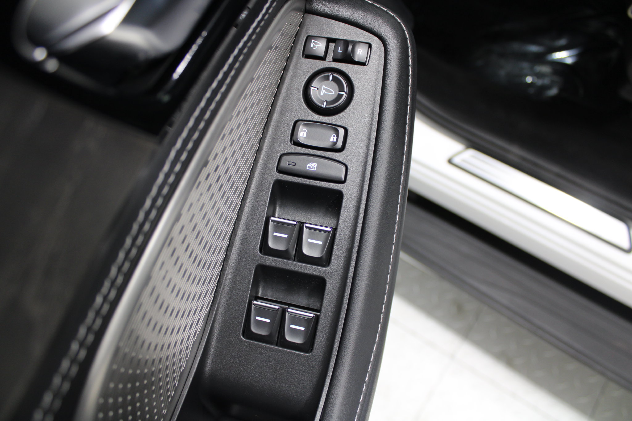 Used 2023 Acura MDX w/ Advance Package AWD/4WD image 46