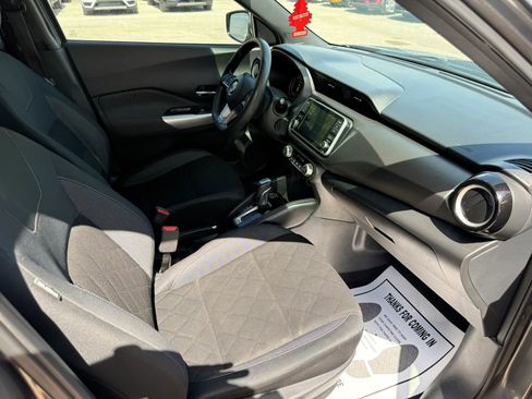 Used 2019 Nissan Kicks SV FWD image 16
