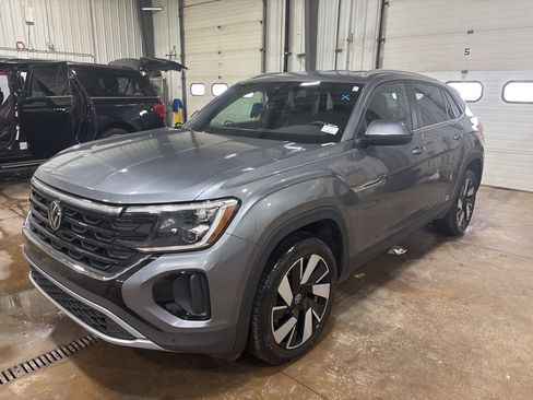 Used 2025 Volkswagen Atlas Cross Sport SE AWD/4WD image 7