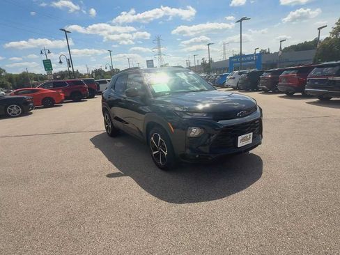 Used 2023 Chevrolet TrailBlazer RS FWD image 2