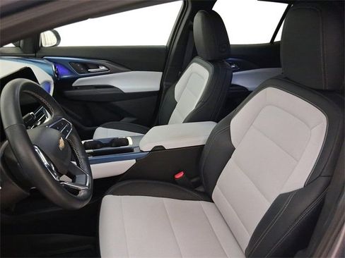 Used 2025 Chevrolet Equinox EV LT w/ Convenience Package image 12